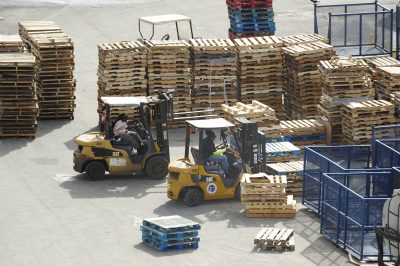 Gestão de risco em áreas compartilhadas: como prevenir acidentes com empilhadeiras