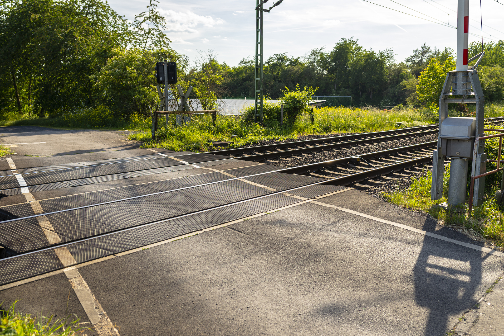 Como o monitoramento inteligente em passagens de nível transforma a segurança ferroviária