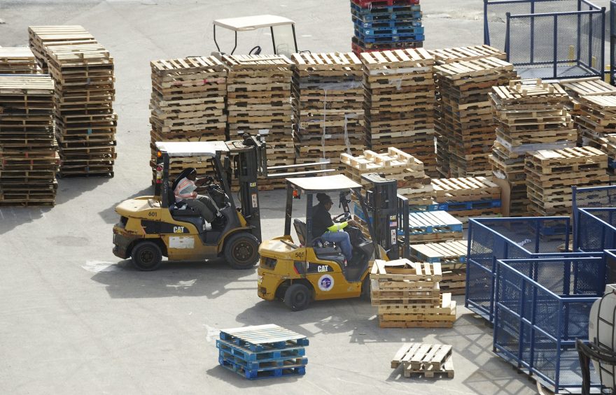 Gestão de risco em áreas compartilhadas: como prevenir acidentes com empilhadeiras